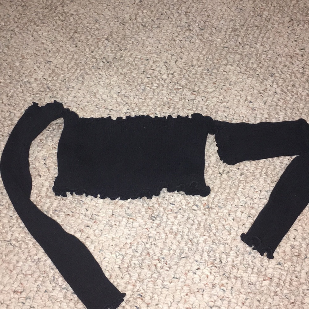 Cute, crop off the shoulder